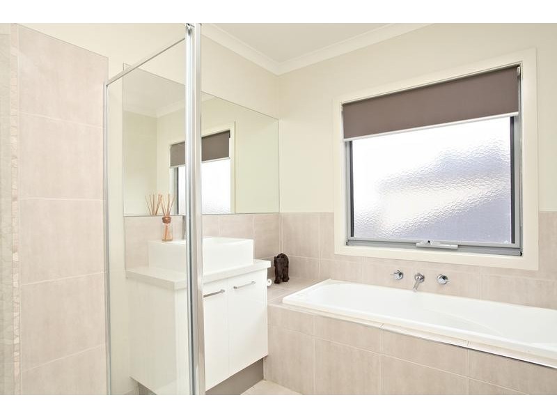 Caroline Springs VIC 3023