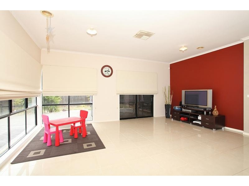 Taylors Hill VIC 3037
