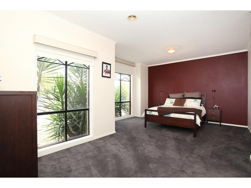 Taylors Hill VIC 3037