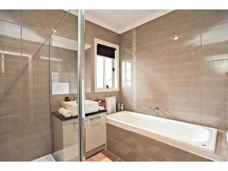 Caroline Springs VIC 3023