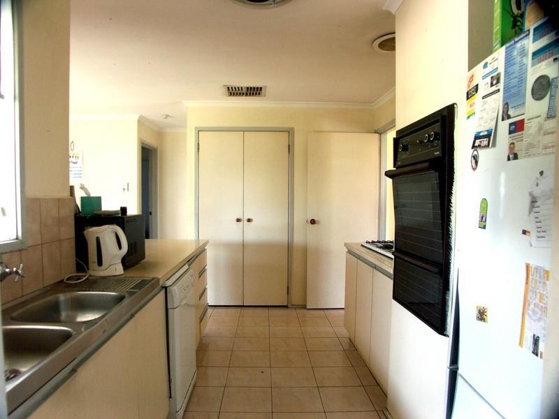 94 Kurung Drive, Kings Park VIC 3021
