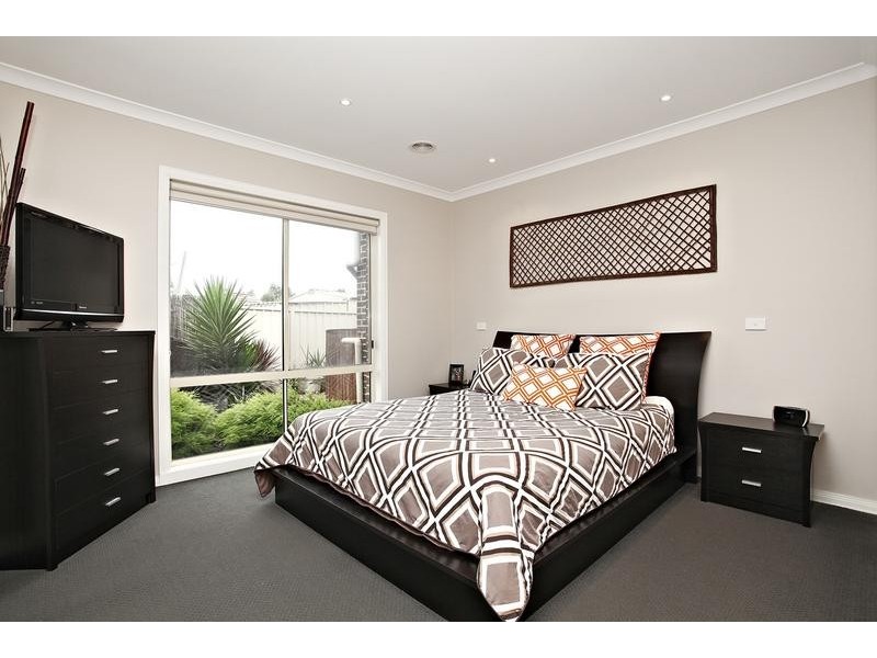 Taylors Hill VIC 3037