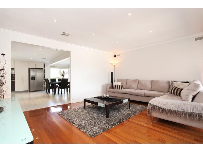 17 Leighton Crescent, Deer Park VIC 3023