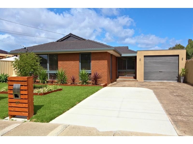 17 Leighton Crescent, Deer Park VIC 3023