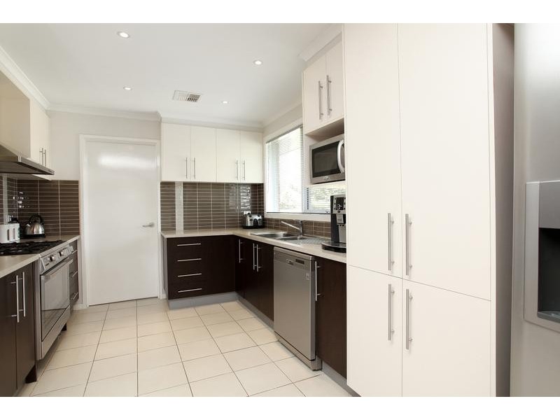 17 Leighton Crescent, Deer Park VIC 3023