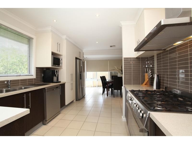 17 Leighton Crescent, Deer Park VIC 3023