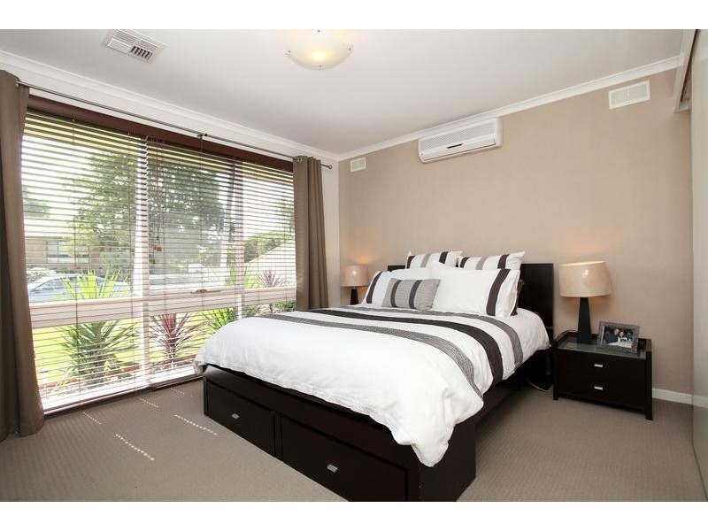 17 Leighton Crescent, Deer Park VIC 3023