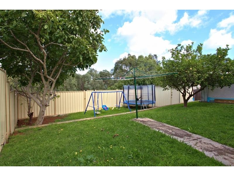17 Leighton Crescent, Deer Park VIC 3023