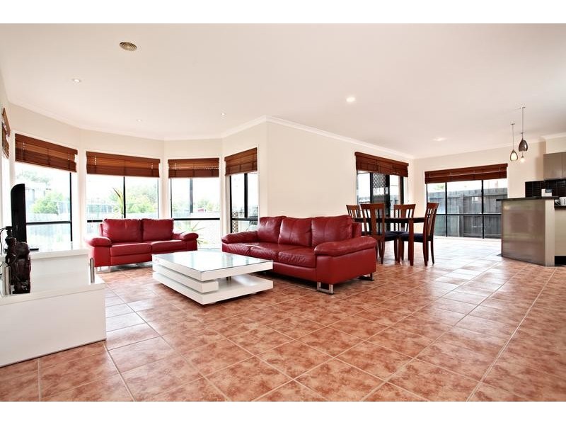 Taylors Hill VIC 3037