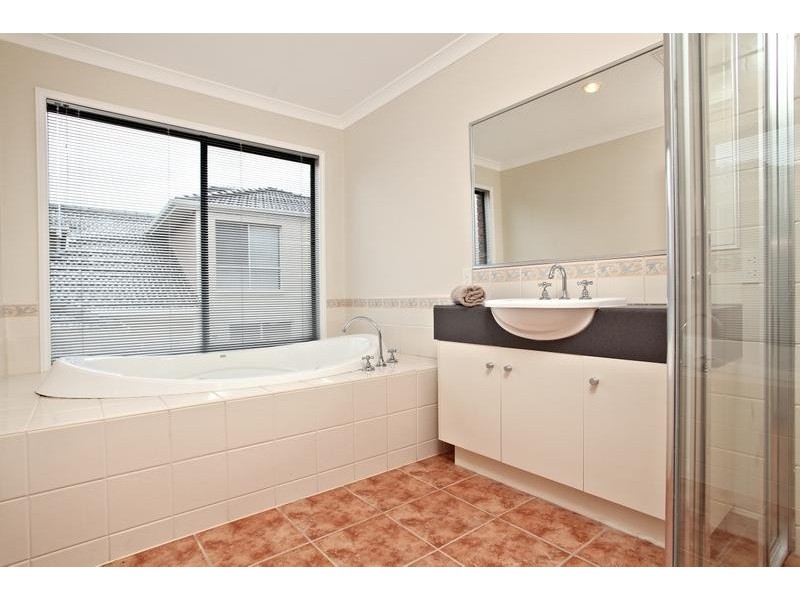 Taylors Hill VIC 3037