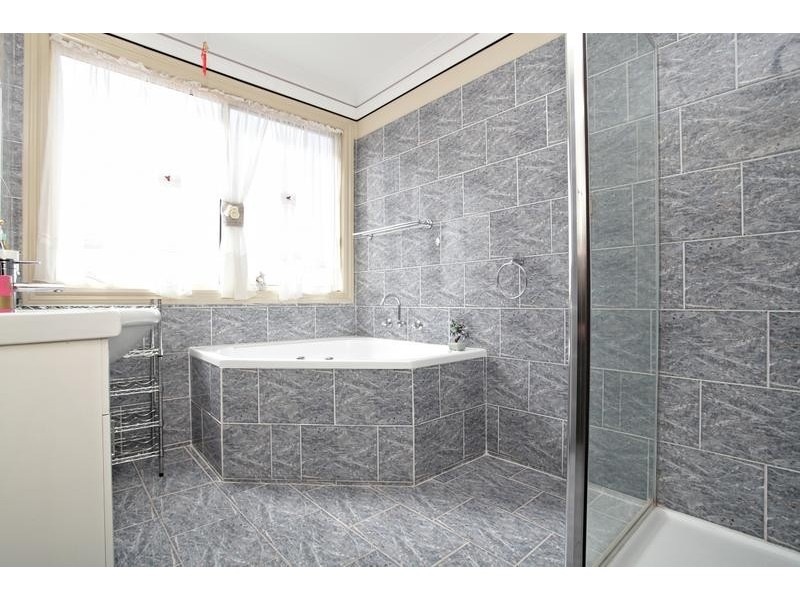 Caroline Springs VIC 3023