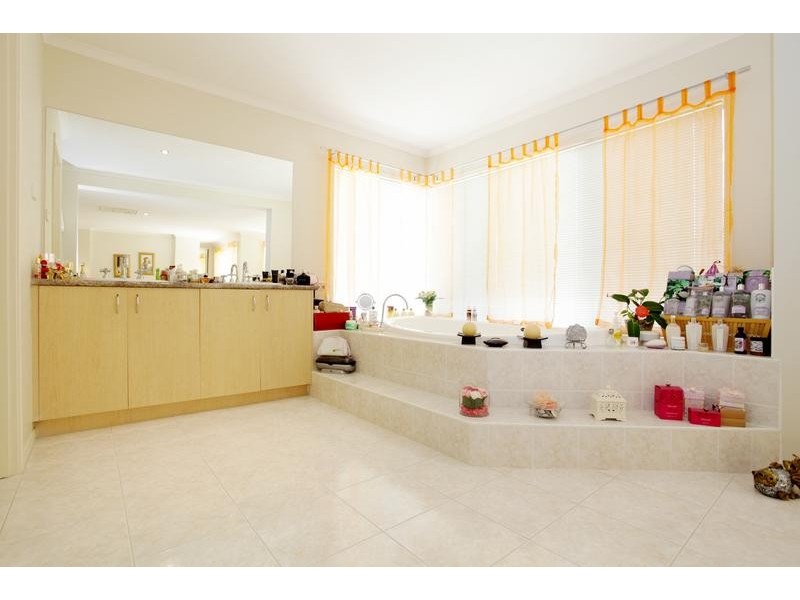 Taylors Hill VIC 3037