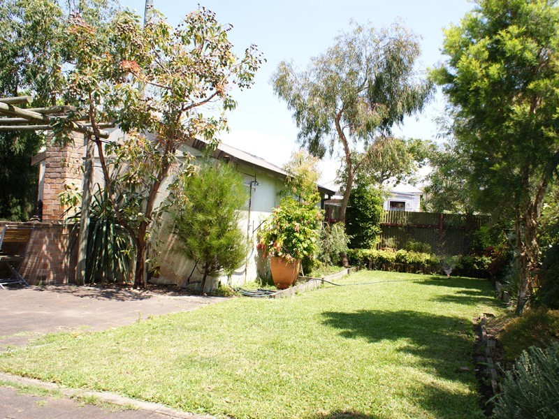 1 Roxburgh St, Stockton NSW 2295