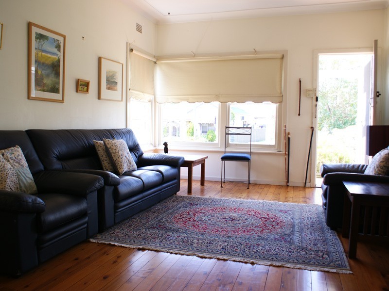 1 Roxburgh St, Stockton NSW 2295