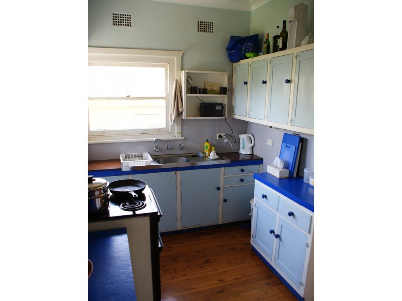 1 Roxburgh St, Stockton NSW 2295