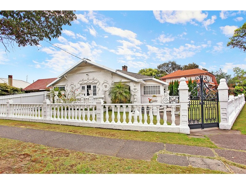 73 Gordon Ave, Hamilton South NSW 2303