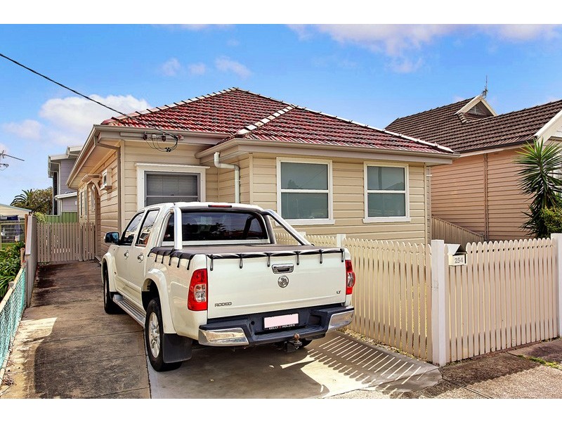 254 Glebe Rd, Hamilton South NSW 2303