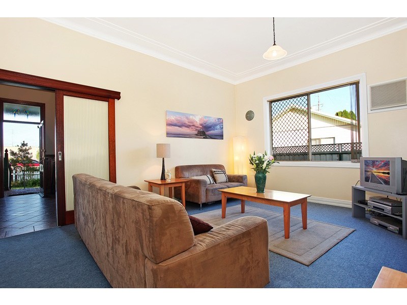 8 Prince St, Waratah NSW 2298