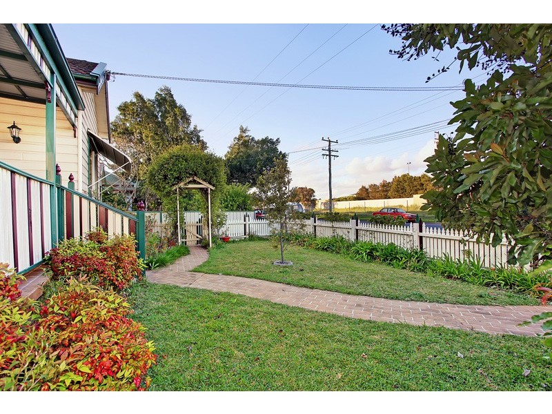 8 Prince St, Waratah NSW 2298