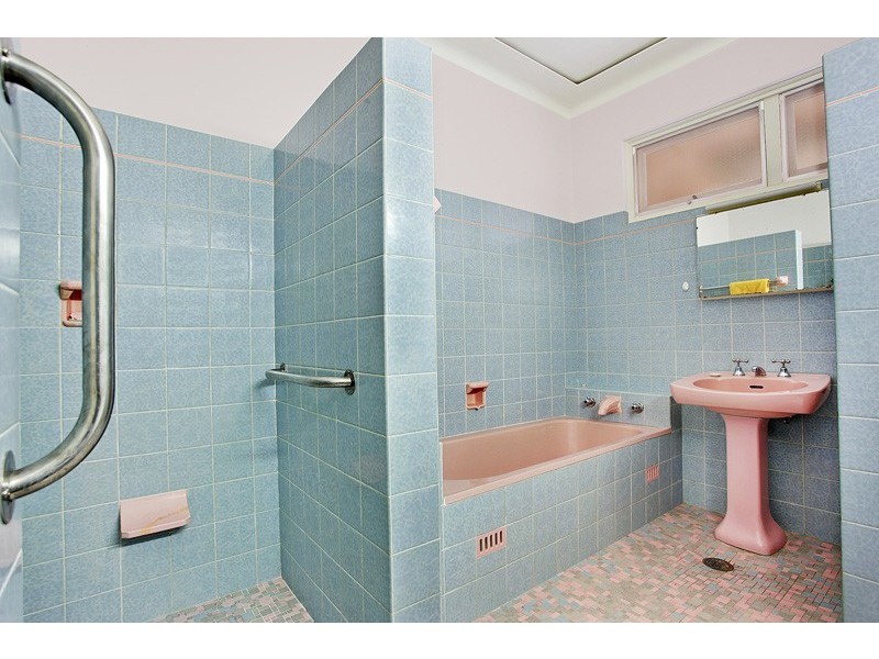 7 Victoria Cres, New Lambton Heights NSW 2305