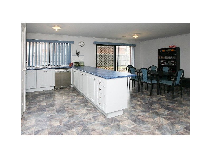 12 Marrowie Place, Taylors Hill VIC 3037