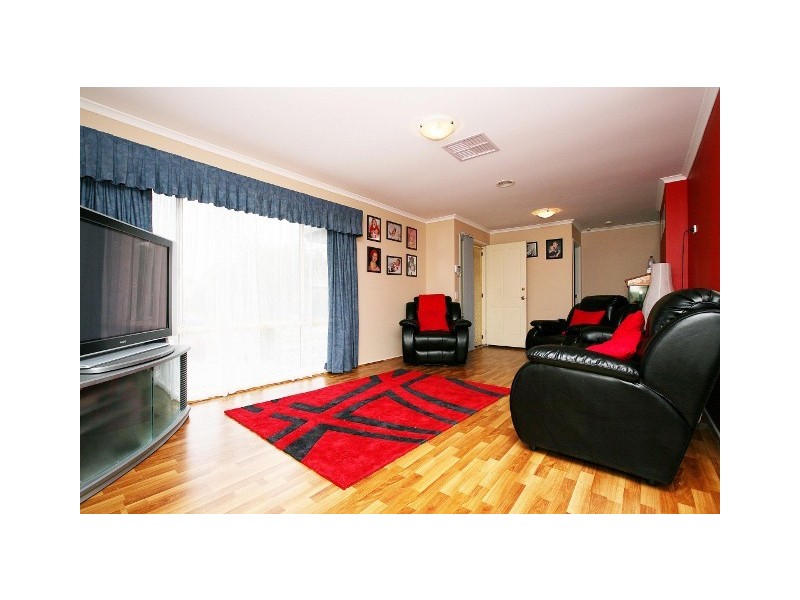 2 Forsyth Close, Burnside VIC 3023