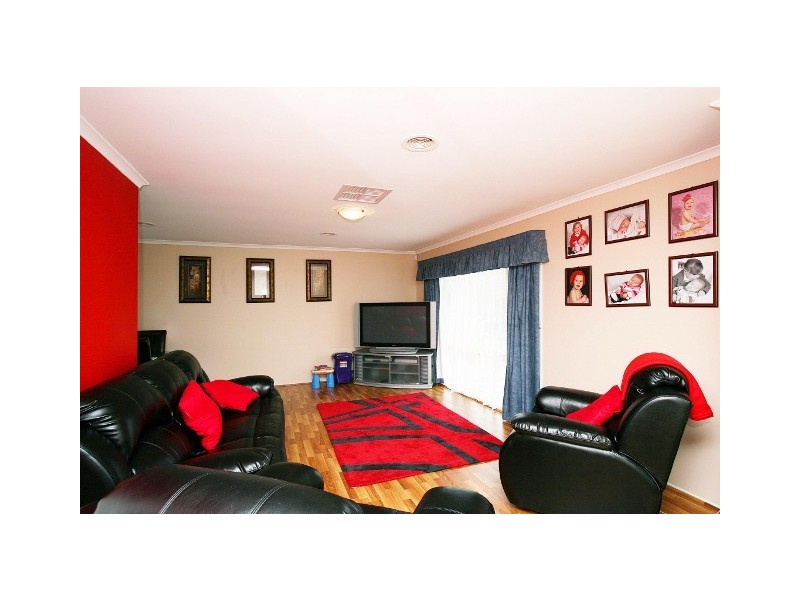 2 Forsyth Close, Burnside VIC 3023
