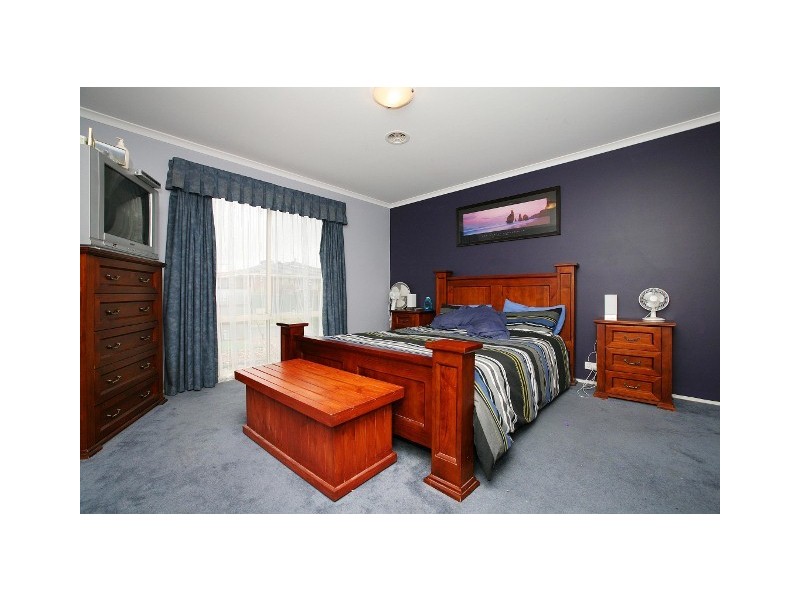 2 Forsyth Close, Burnside VIC 3023