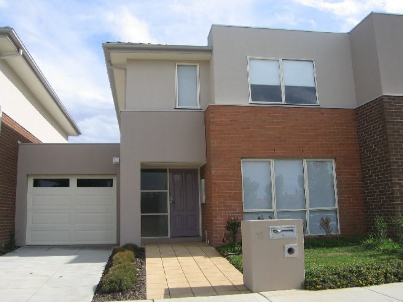 11 Wentworth Drive, Taylors Lakes VIC 3038