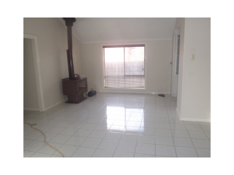 31 Manchester Drive, Sydenham VIC 3037