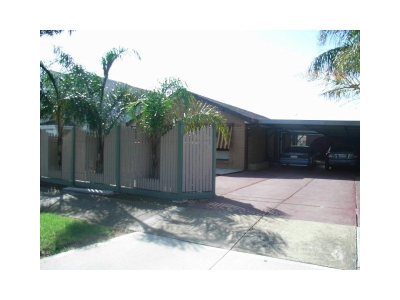 102 Errington Road, St Albans VIC 3021