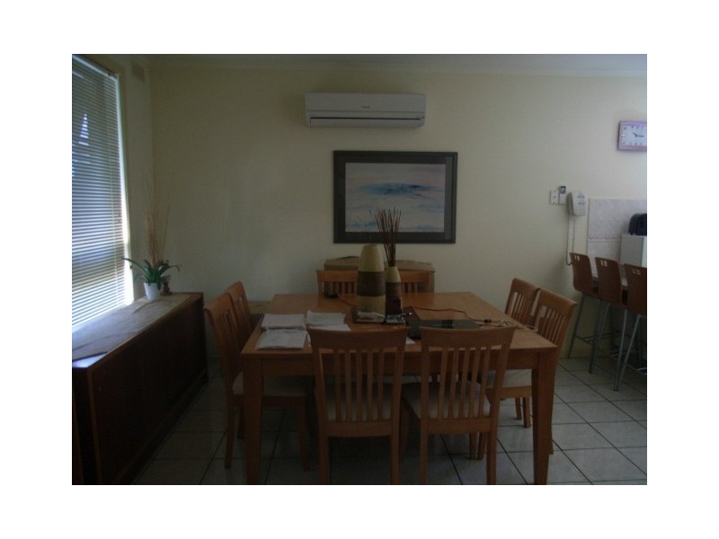 102 Errington Road, St Albans VIC 3021