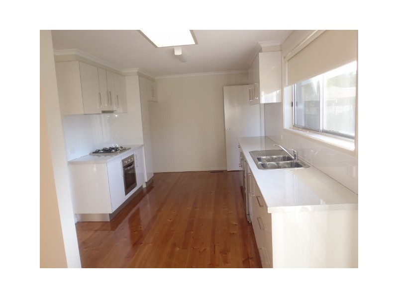 20 Angourie Crescent, Taylors Lakes VIC 3038