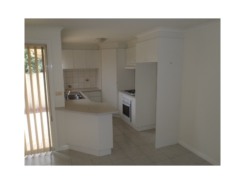 2/46 Kunat Street, Deer Park VIC 3023