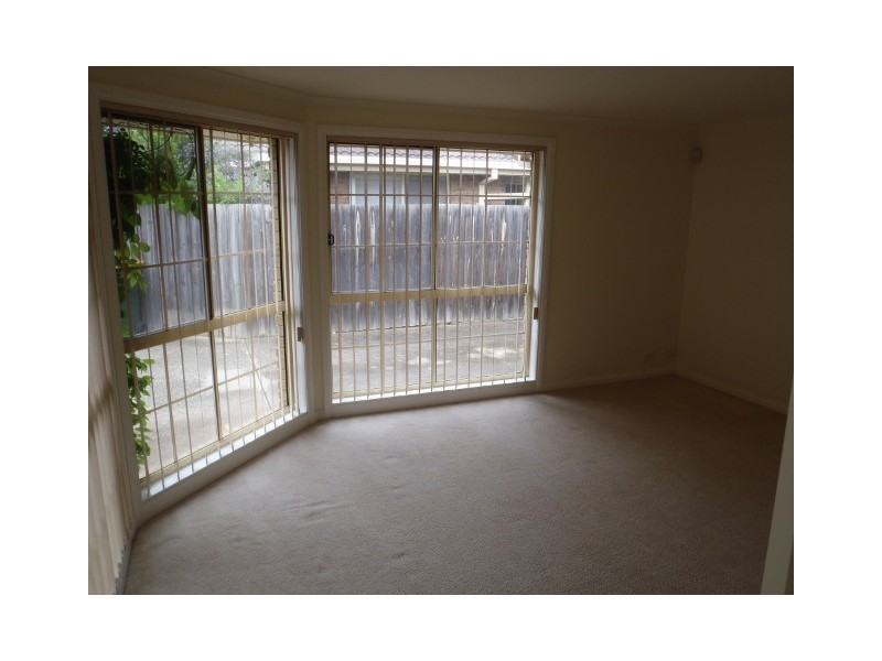 2/46 Kunat Street, Deer Park VIC 3023