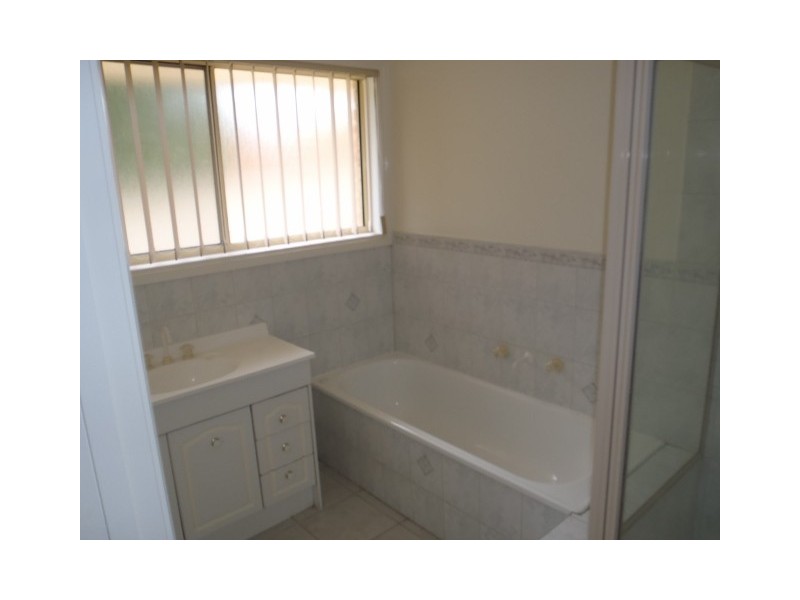 2/46 Kunat Street, Deer Park VIC 3023