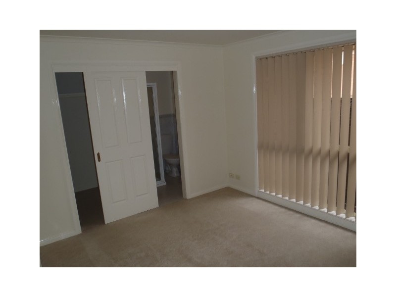 2/46 Kunat Street, Deer Park VIC 3023