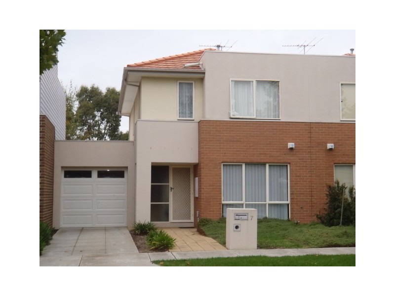 7 Wentworth Drive, Taylors Lakes VIC 3038