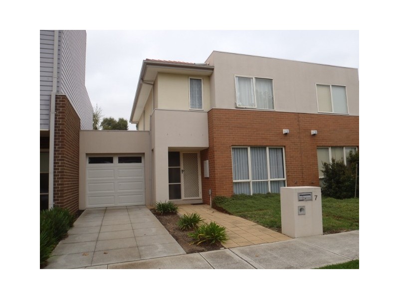 7 Wentworth Drive, Taylors Lakes VIC 3038