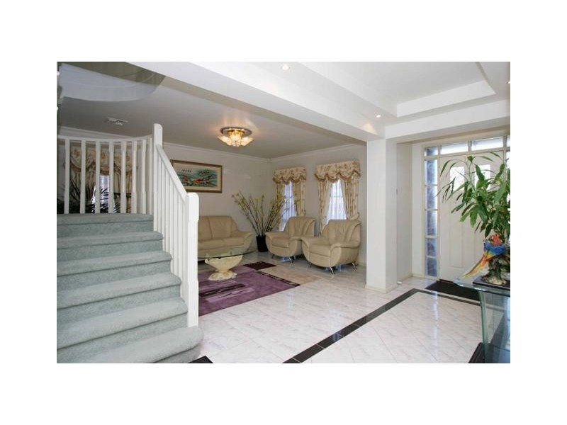 15 Clifton Court, Taylors Lakes VIC 3038