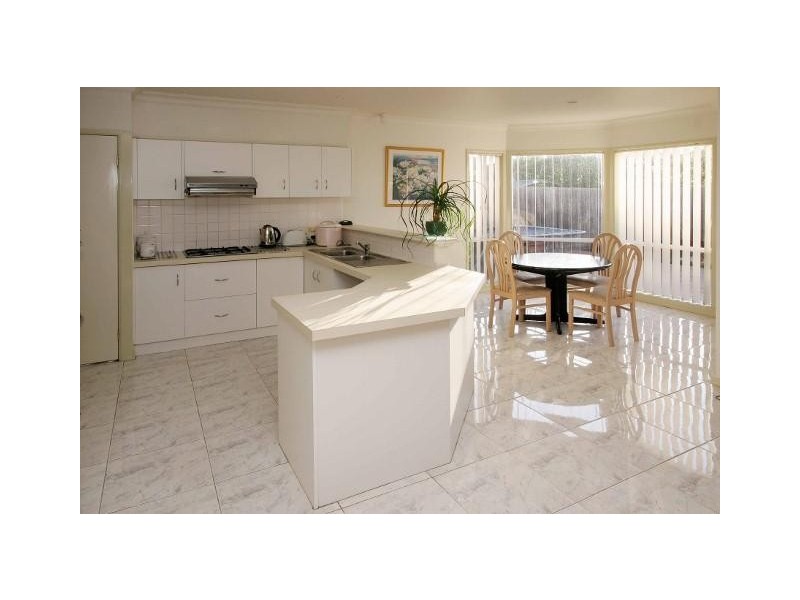 15 Clifton Court, Taylors Lakes VIC 3038