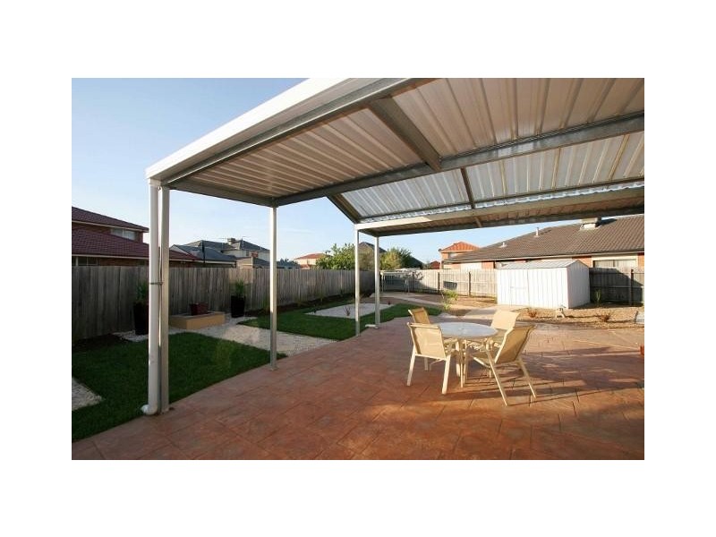 15 Clifton Court, Taylors Lakes VIC 3038