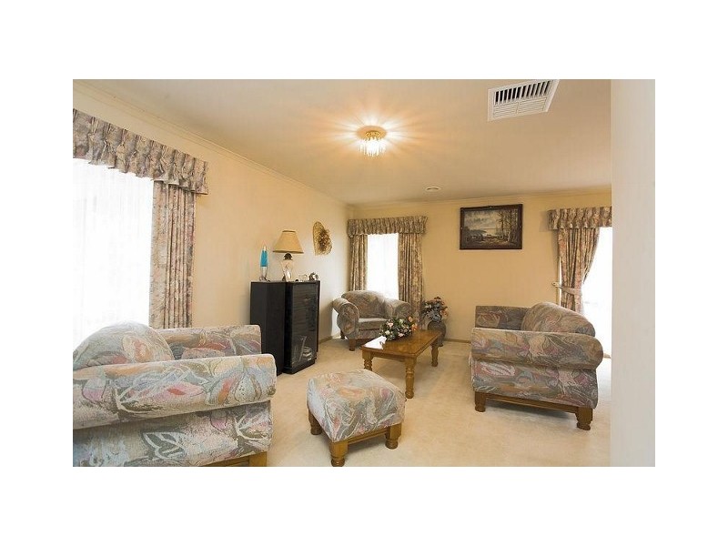 16 Cecil Court, Sydenham VIC 3037