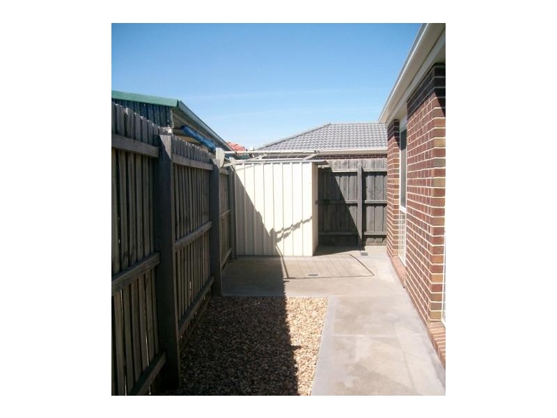 33 Pimelea Crescent, Hillside VIC 3037