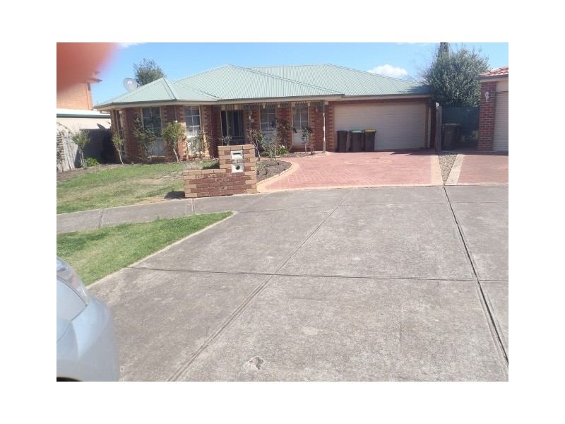 33 Perceval Crescent, Taylors Lakes VIC 3038
