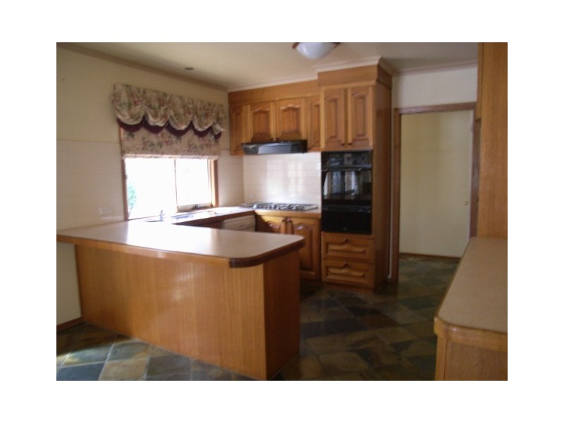 31 Saronvale Crescent, Hillside VIC 3037