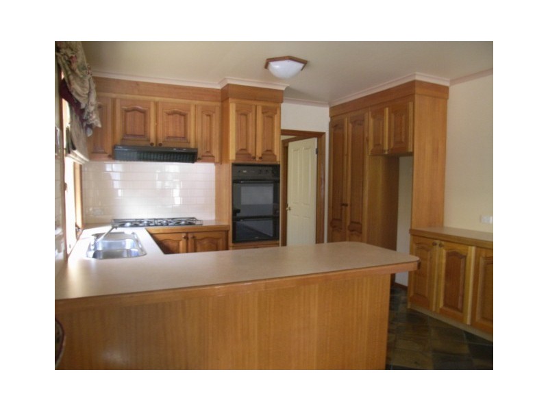 31 Saronvale Crescent, Hillside VIC 3037