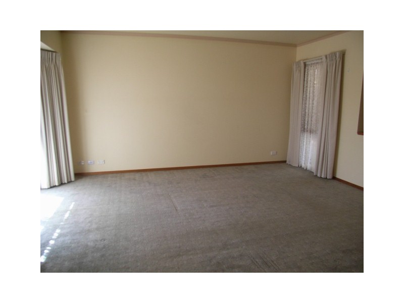 31 Saronvale Crescent, Hillside VIC 3037