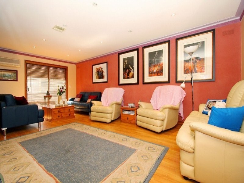 15 Carrington Street, Sydenham VIC 3037