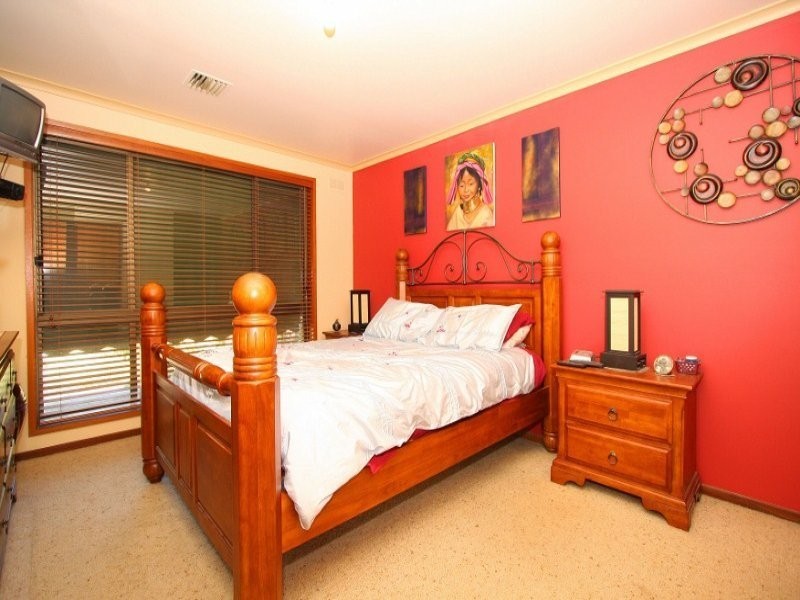 15 Carrington Street, Sydenham VIC 3037